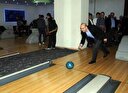 Bakan Şimşek bowling oynadı